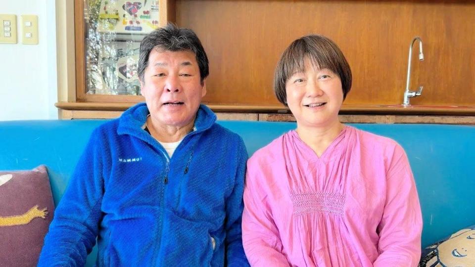 赤井英和（左）と妻の佳子さん