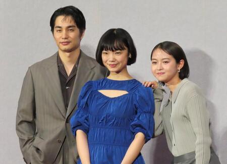 （左から）中村蒼、古川琴音、伊藤万理華