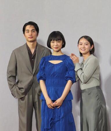 （左から）中村蒼、古川琴音、伊藤万理華