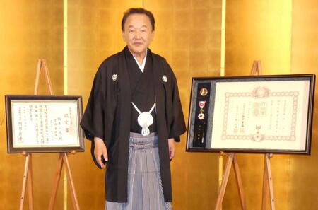笑顔を見せる京山幸枝若