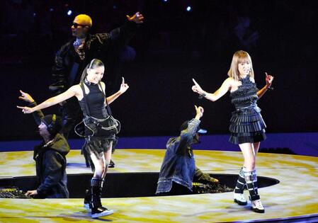 パフォーマンスを披露するＳｈｕｕｋａＲｅｎ＝２０１６年