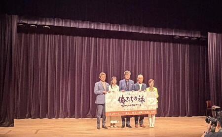 取材会に出席した田中健、岡田奈々、中村雅俊、秋野太作、上村香子