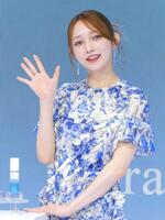 手を振る後藤真希