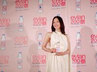 エビアン２００周年・新ボトルメディア発表会に水の精をイメージしたドレスで出席した中谷美紀