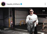 セーターの上からでも大胸筋と上腕筋が！市原隼人のインスタグラム＠ｈａｙａｔｏ＿ｉｃｈｉｈａｒａ（２月１８日付）より