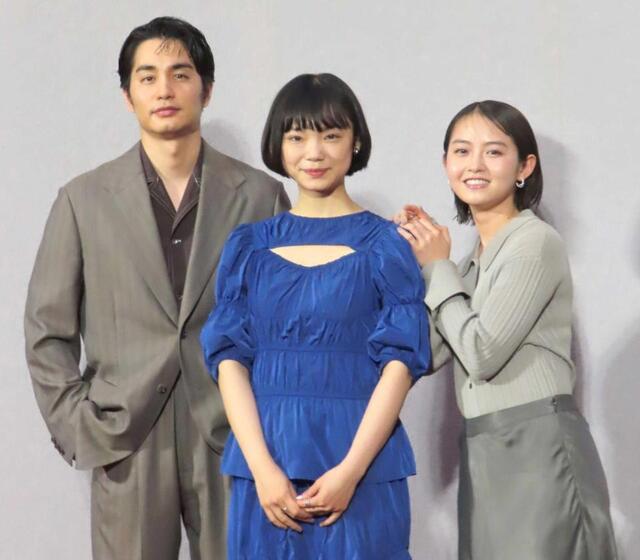 （左から）中村蒼、古川琴音、伊藤万理華