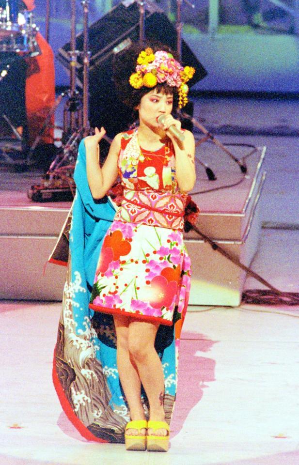 ＮＨＫ紅白歌合戦に初出場したＪＵＤＹ　ＡＮＤ　ＭＡＲＹのボーカル・ＹＵＫＩ＝１９９６年