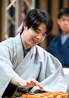 　糸谷哲郎九段を破り、４連覇を果たした藤井聡太名人＝１７日