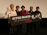 撮影に応じる（左から）柳沢亮太、渋谷龍太、藤原”３７才”広明、上杉研太、若菜俊哉監督