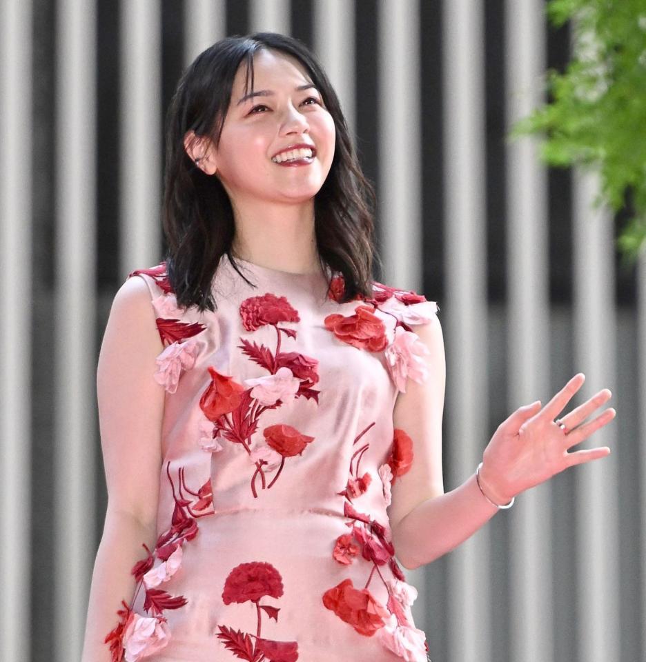 イベントに登場し笑顔をふりまく西野七瀬＝東京・京橋エドグラン（撮影・開出牧）