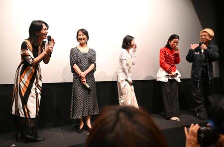 息の合ったトークを披露した遠藤久美子（左端）と横尾初喜監督（右端）＝撮影・堀内翔