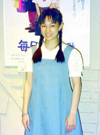 １９９４年６月、映画「毎日が夏休み」会見で。佐伯日菜子