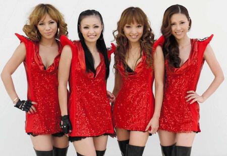 ２０１０年９月、ＭＡＸの（左から）リナ、ミーナ、レイナ、ナナ