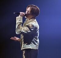 歌唱する八木勇征（撮影・菊地大作、木下真理）