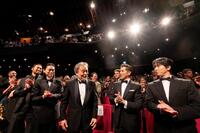 カンヌ国際映画祭に出席した（左から）青木崇高、菅田将暉、黒沢清監督、本木雅弘、宮舘涼太ⓒＫａｚｕｋｏ　Ｗａｋａｙａｍａ