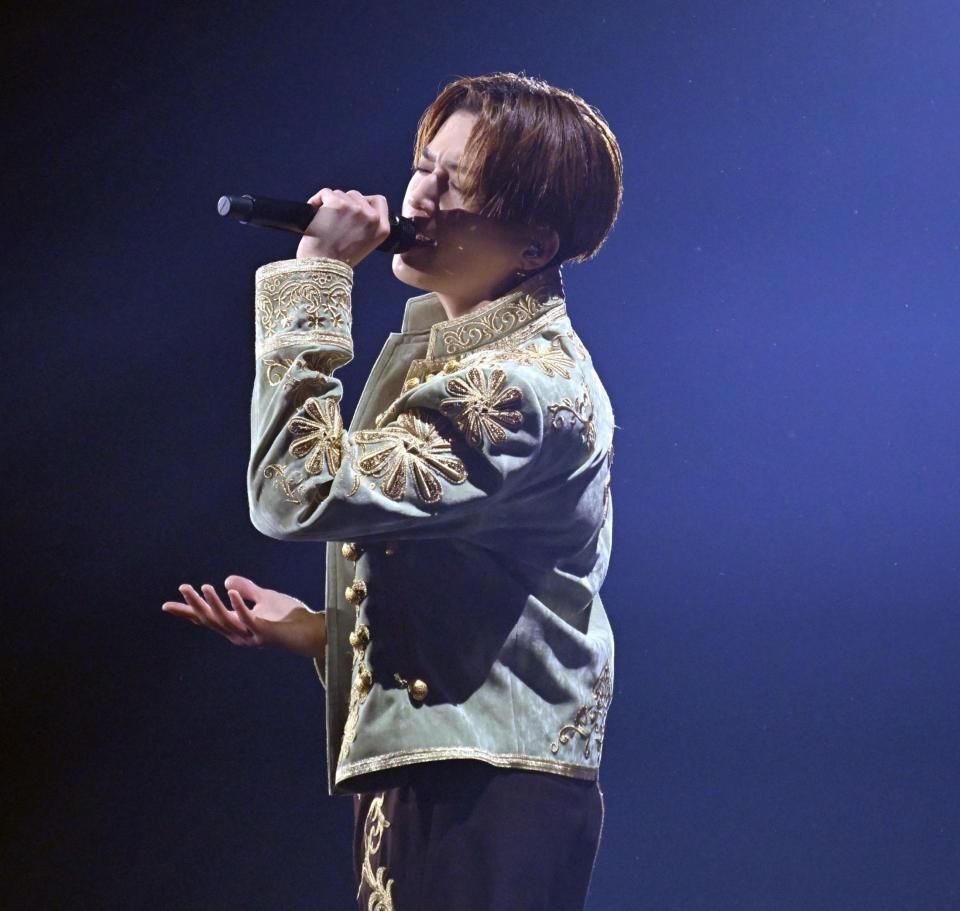 歌唱する八木勇征（撮影・菊地大作、木下真理）