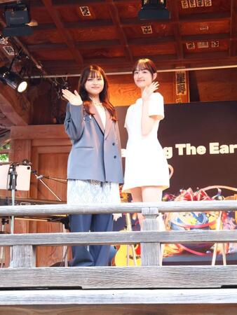 体験型デジタルアートフェス「Ｗｒａｐｐｉｎｇ　Ｔｈｅ　Ｅａｒｔｈ　ｉｎ　根津神社」に出演した（左から）Ｋｕｃｃｉ、仲島有彩