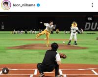 ２５年６月、高校時代に野球部でバッテリーを組んでいた元ソフトバンク投手・重田倫明球団広報を捕手に、始球式。１２１キロ計測。新浜レオンのインスタグラム＠ｌｅｏｎ＿ｎｉｉｈａｍａより