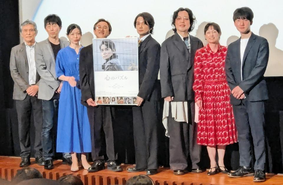舞台あいさつを行った（左から）門脇重治監督、檜尾健太、小沢まゆ、六角慎司、矢野聖人、小松利昌、佐伯日菜子、川綱治加来