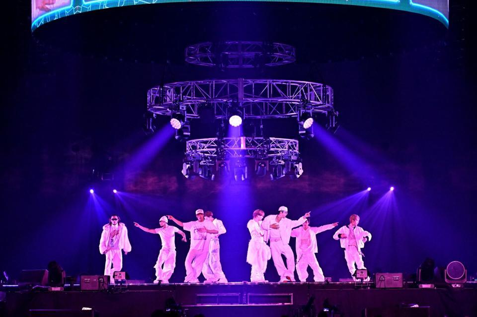 ＦＡＮＴＡＳＴＩＣＳの（左から）瀬口黎弥、堀夏喜、世界、八木勇征、中島颯太、　澤本夏輝、佐藤大樹、木村慧人