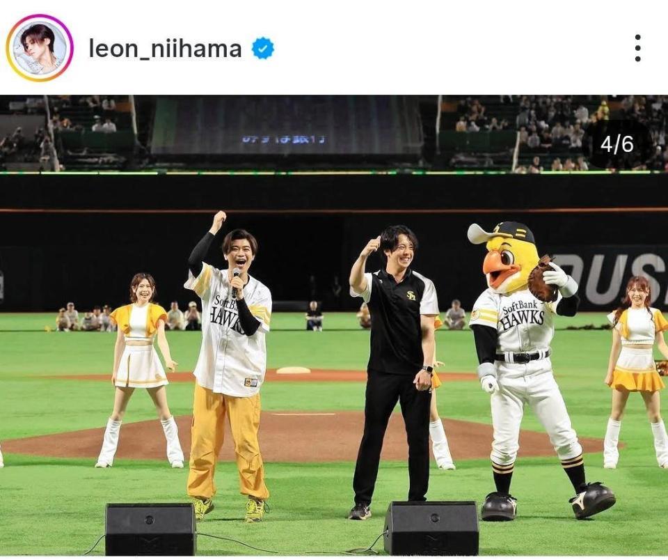 ２５年６月、野球部でバッテリーを組んでいた元ソフトバンク投手・重田倫明球団広報を捕手に、始球式。歌も披露。新浜レオンのインスタグラム＠ｌｅｏｎ＿ｎｉｉｈａｍａより