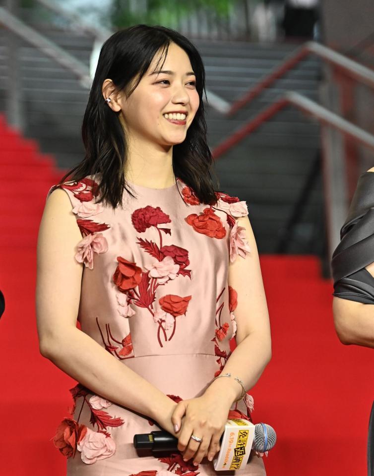イベントで笑顔をふりまく西野七瀬（撮影・開出牧）