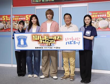 ポーズをとる（左から）川栄李奈、ヒコロヒー、佐野勇斗、梅沢富美男、上坂樹里