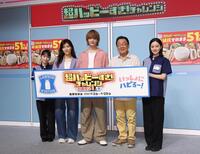 ポーズをとる（左から）川栄李奈、ヒコロヒー、Ｍ！ＬＫ・佐野勇斗、梅沢富美男、上坂樹里（撮影・石井剣太郎）