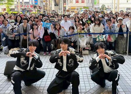 デビュー曲のサビ部分を先行配信中の佐藤三兄弟