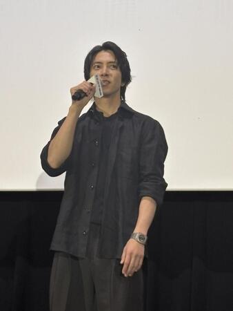 舞台あいさつに登壇した山下智久