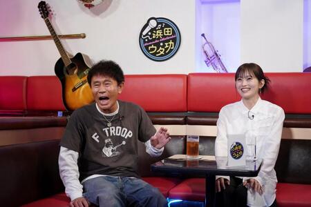 新番組で共演した浜田雅功（左）と山本彩©吉本興業