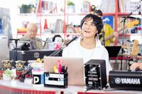 「ｔｉｎｙ　ｄｅｓｋ　ｃｏｎｃｅｒｔｓ　ＪＡＰＡＮ　ＥＰＯ」で歌うＥＰＯ