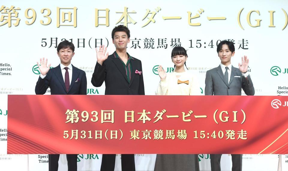 ＰＲイベントに参加した（左から）武豊騎手、竹内涼真、見上愛、坂井瑠星騎手（撮影・園田高夫）＝５月２５日