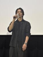 舞台あいさつに登壇した山下智久