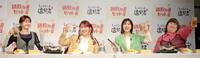 しゃぶしゃぶを堪能する（左から）松本若菜、ゆめっち、福田麻貴、かなで