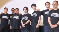 舞台あいさつに登壇した（左から）舘昌美、山口祥行、本田広登、喜矢武豊、川﨑健太、本宮泰風、辻裕之監督