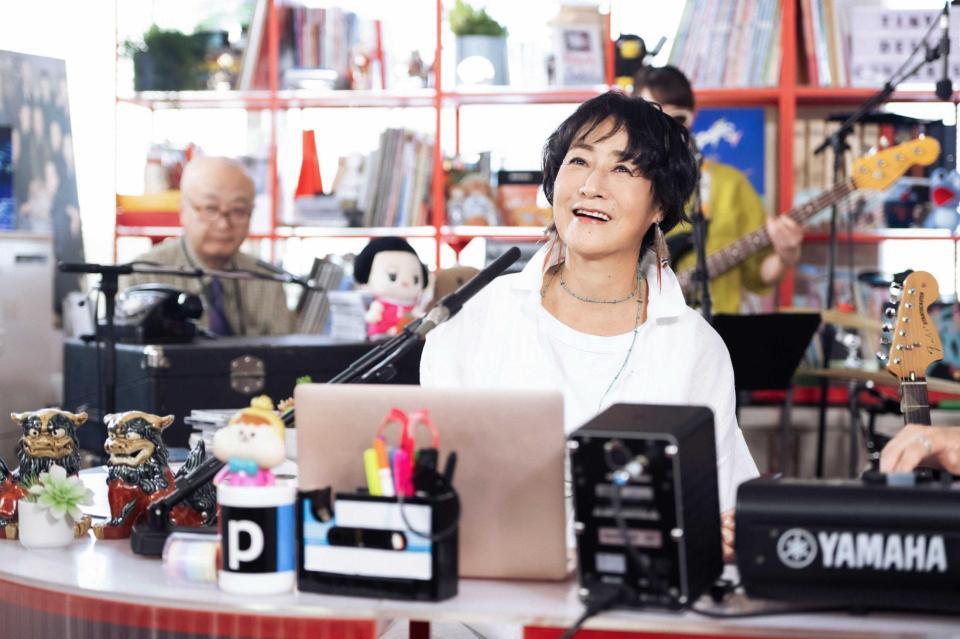 「ｔｉｎｙ　ｄｅｓｋ　ｃｏｎｃｅｒｔｓ　ＪＡＰＡＮ　ＥＰＯ」で歌うＥＰＯ