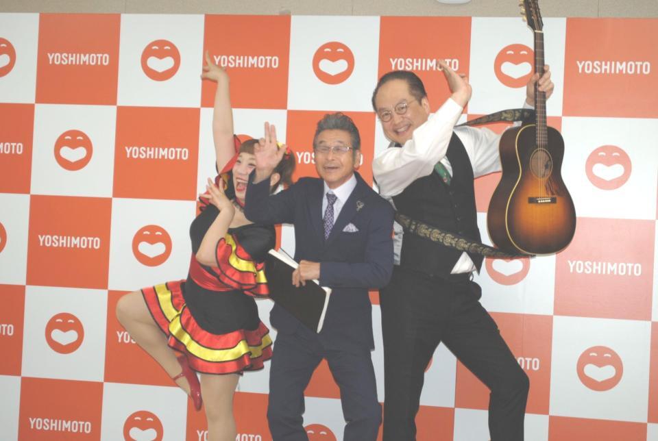 月例会見に出席した（左から）森田まりこ、間寛平、松浦真也