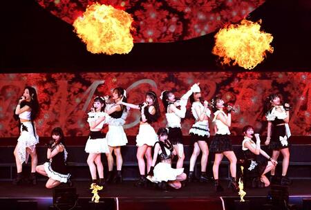 「盛れ！ミ・アモーレ」を熱唱するＪｕｉｃｅ＝Ｊｕｉｃｅ（撮影・堀内翔）