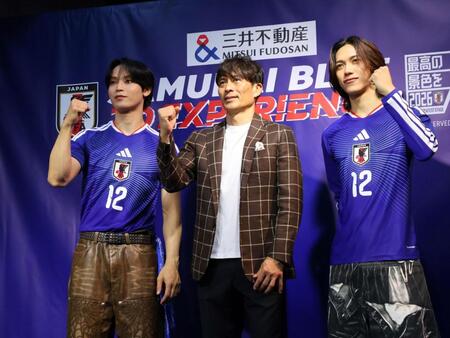 宮下パーク「ＳＡＭＵＲＡＩ　ＢＬＵＥ　３Ｄ　ＥＸＰＥＲＩＥＮＣＥ」オープニングイベントに出席した（左から）與那城奨、宮本恒靖氏、池﨑理人