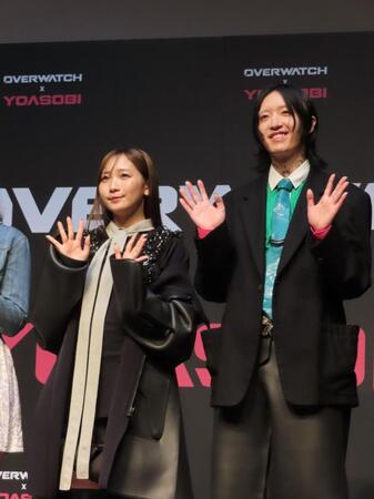 イベントに出席したＹＯＡＳＯＢＩのｉｋｕｒａ（左）とＡｙａｓｅ