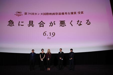 （左から）濱口竜介監督、岡本多緒、ヴィルジニー・エフィラ、長塚京三、黒崎煌代＝２７日