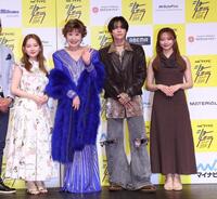 アワードに出席した（左から）畑芽育、小林幸子、山下幸輝、森香澄（撮影・佐々木彰尚）