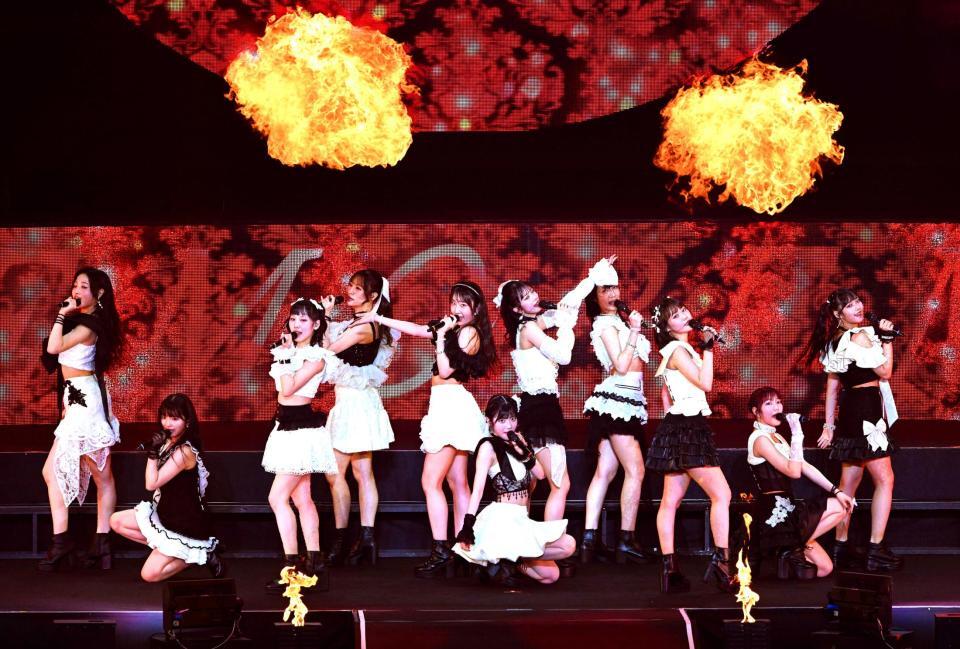 「盛れ！ミ・アモーレ」を熱唱するＪｕｉｃｅ＝Ｊｕｉｃｅ（撮影・堀内翔）