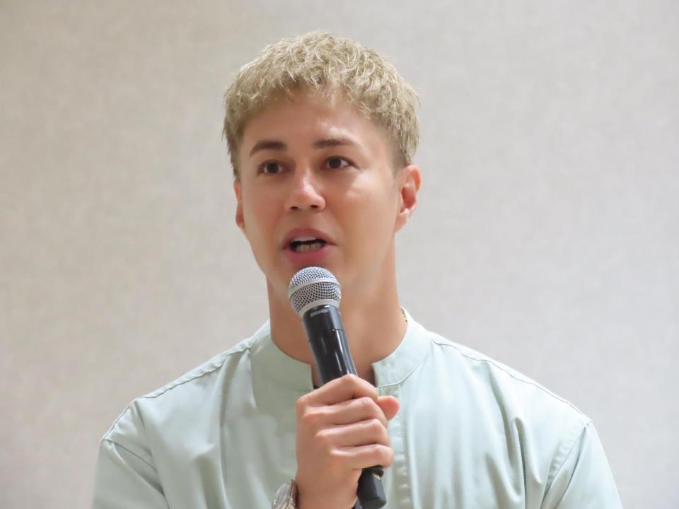 エアクロメンズのローンチ発表会に出席したユージ