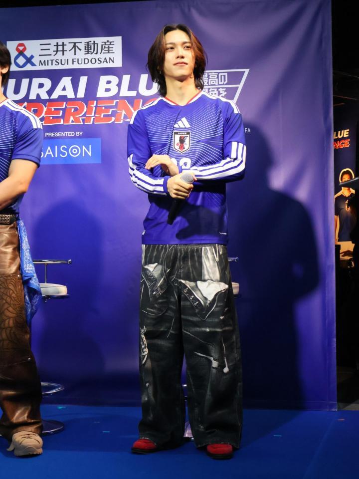 宮下パーク「ＳＡＭＵＲＡＩ　ＢＬＵＥ　３Ｄ　ＥＸＰＥＲＩＥＮＣＥ」オープニングイベントに出席したＪＩ　ＢＬＵＥ・池﨑理人