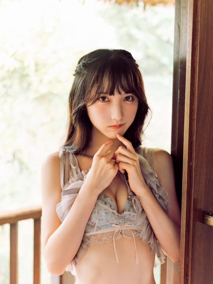 長友彩海の初写真集「予定外の瞳」先行カットⓒＫＡＤＯＫＡＷＡ　ⓒＤＨ　ＰＨＯＴＯ／下田直樹