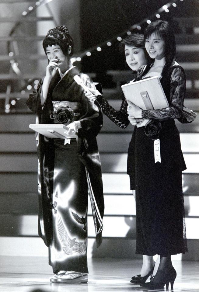 「日本アカデミー賞」で。（左から）高岡早紀、南美希子、山口智子＝京都国際会館（１９９５年３月１８日）