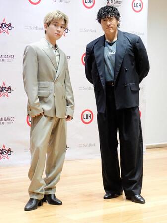「ＡＩ　ＤＡＮＣＥ　ＬＡＢ」ローンチ記念イベントに出席したＧＥＮＥＲＡＴＩＯＮＳ・中務裕太（右）とＢＡＬＬＩＳＴＩＫ　ＢＯＹＺ・奥田力也