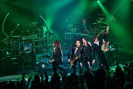 地元でがい旋ライブを開催した（左から）ＩＮＯＲＡＮ、Ｊ、ＲＹＵＩＣＨＩ、ＳＵＧＩＺＯ